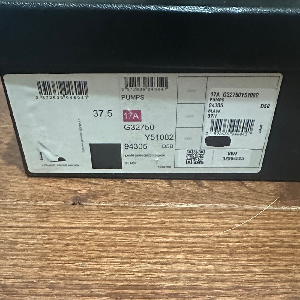 CHANEL Black Heels with Pearl Accent 37.5 BNIB Ultra Rare Authentic - Picture 2 of 11